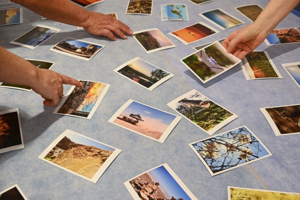 אור, עדשה, ואחדות: כיצד פוטותרפיה וצילום מחזקים את רוח הצוות
