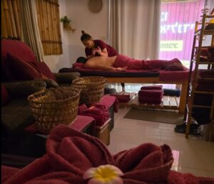 עיסוי תאילנדי בהוד השרון: הפתרון המהיר לכאבי גב וצוואר של אנשי ההיי-טק